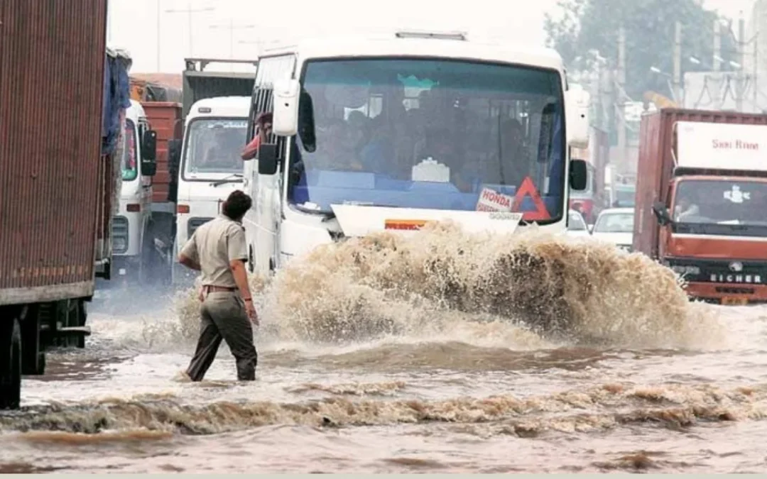 Yamuna’s water level rises, Crossed danger mark